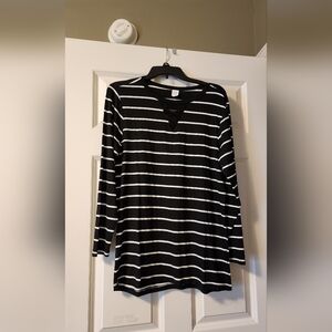Chic Black and White Striped Long Sleeve Top